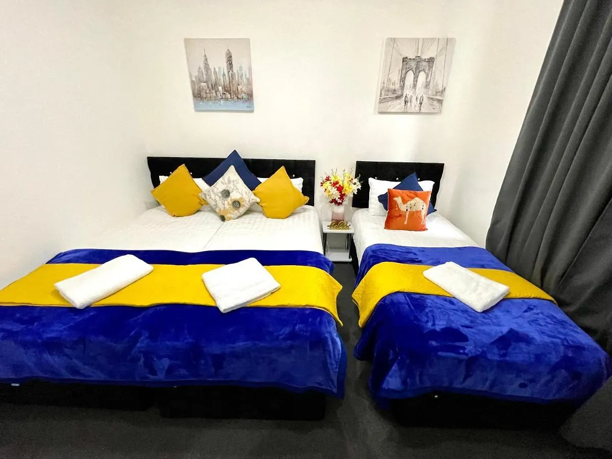 4 Bedrooms House, 3 Bathrooms , Separate Reception, Full Kitchen, Garden, Parking London