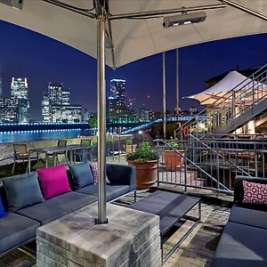 Doubletree By Hilton - Docklands Riverside Otel