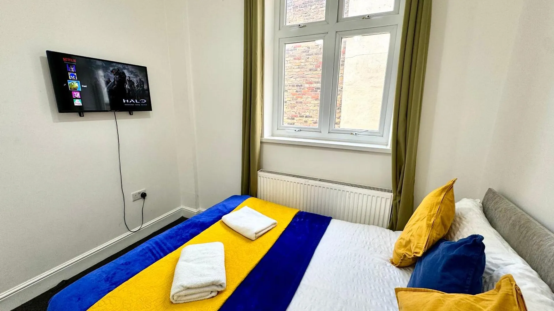 4 Bedrooms House, 3 Bathrooms , Separate Reception, Full Kitchen, Garden, Parking London