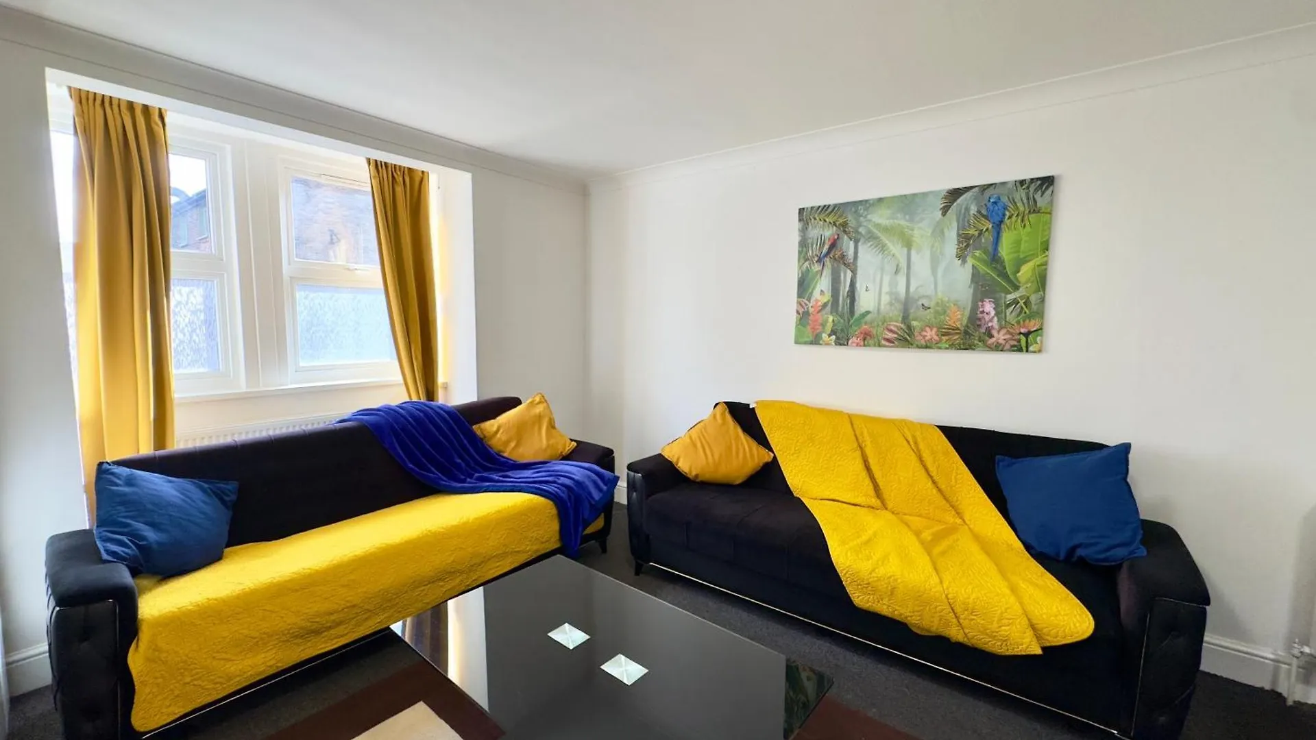 Holiday home 4 Bedrooms House, 3 Bathrooms , Separate Reception, Full Kitchen, Garden, Parking London United Kingdom