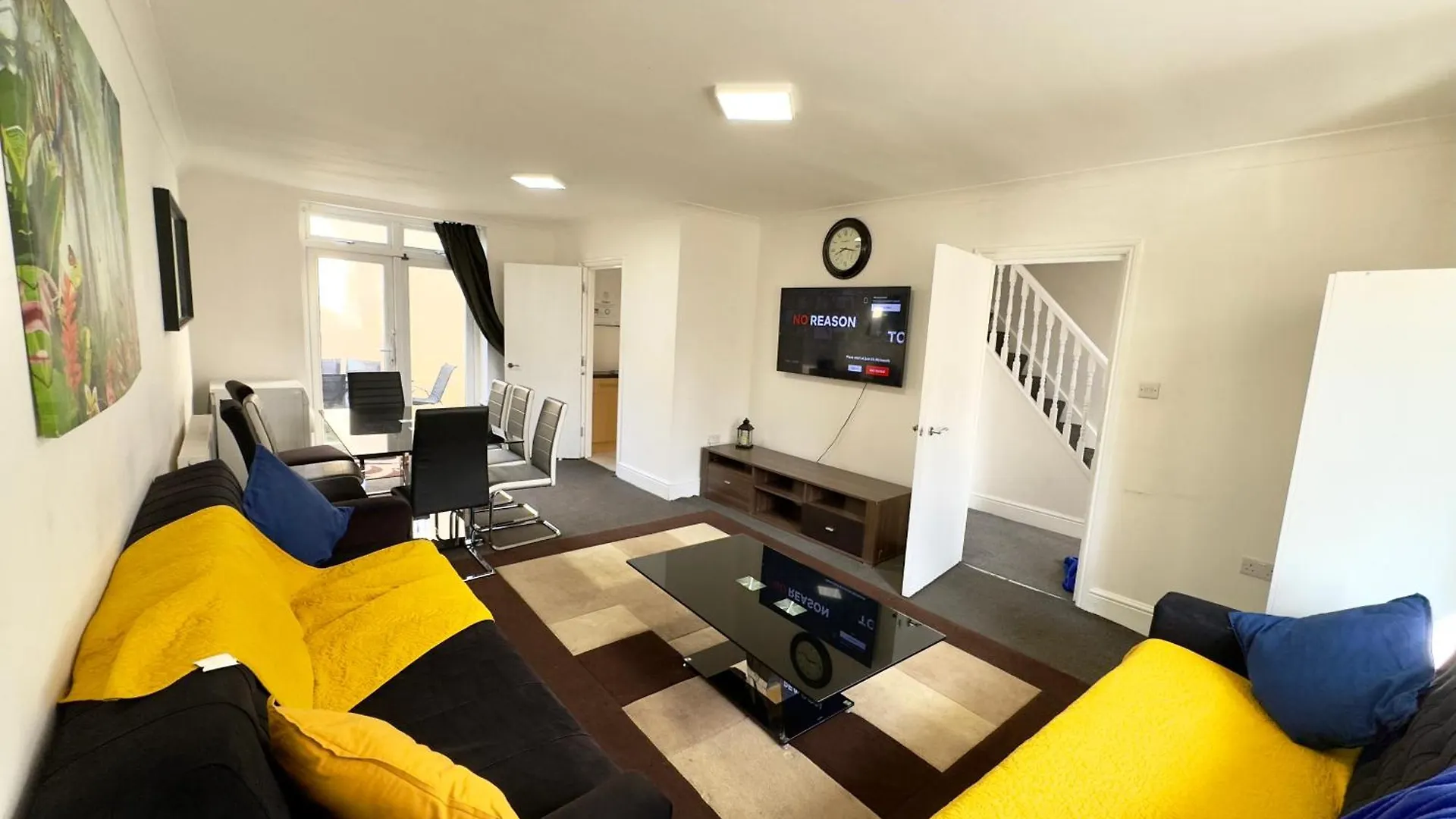 4 Bedrooms House, 3 Bathrooms , Separate Reception, Full Kitchen, Garden, Parking contacts